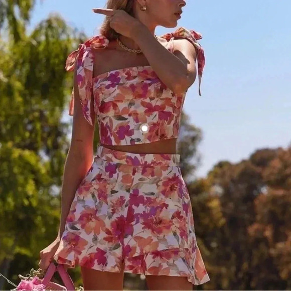 NWT • Sophia The Label • Size 8 (L) • BLOSSOM FRILL SHORTS - Pink Peach Floral - Picture 2 of 16